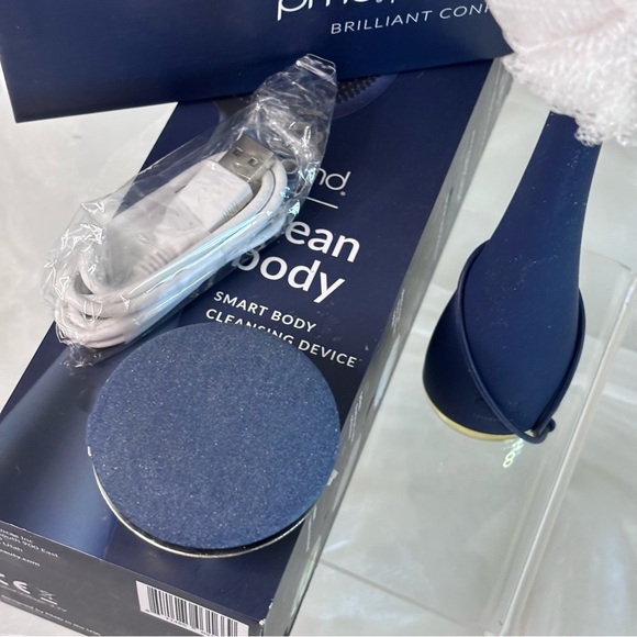 PMD Clean Body Smart Body Cleansing Device with Silicone Brush Three Attachments - Picture 15 of 16